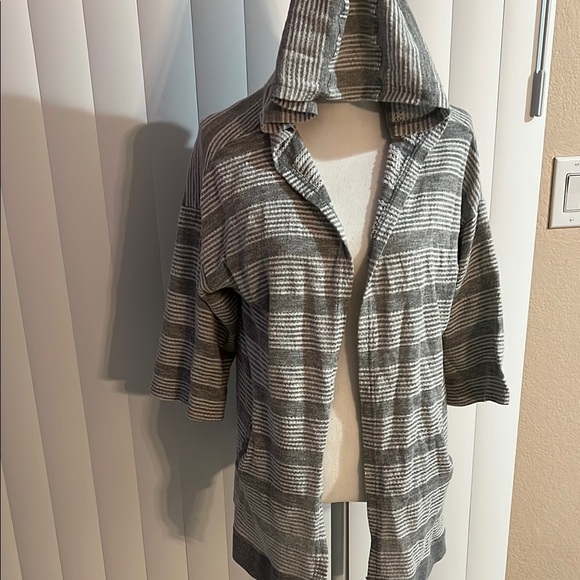 Jack by BB Dakota Gray Cape with Hood and Three-Quarter Sleeves - Picture 2 of 8